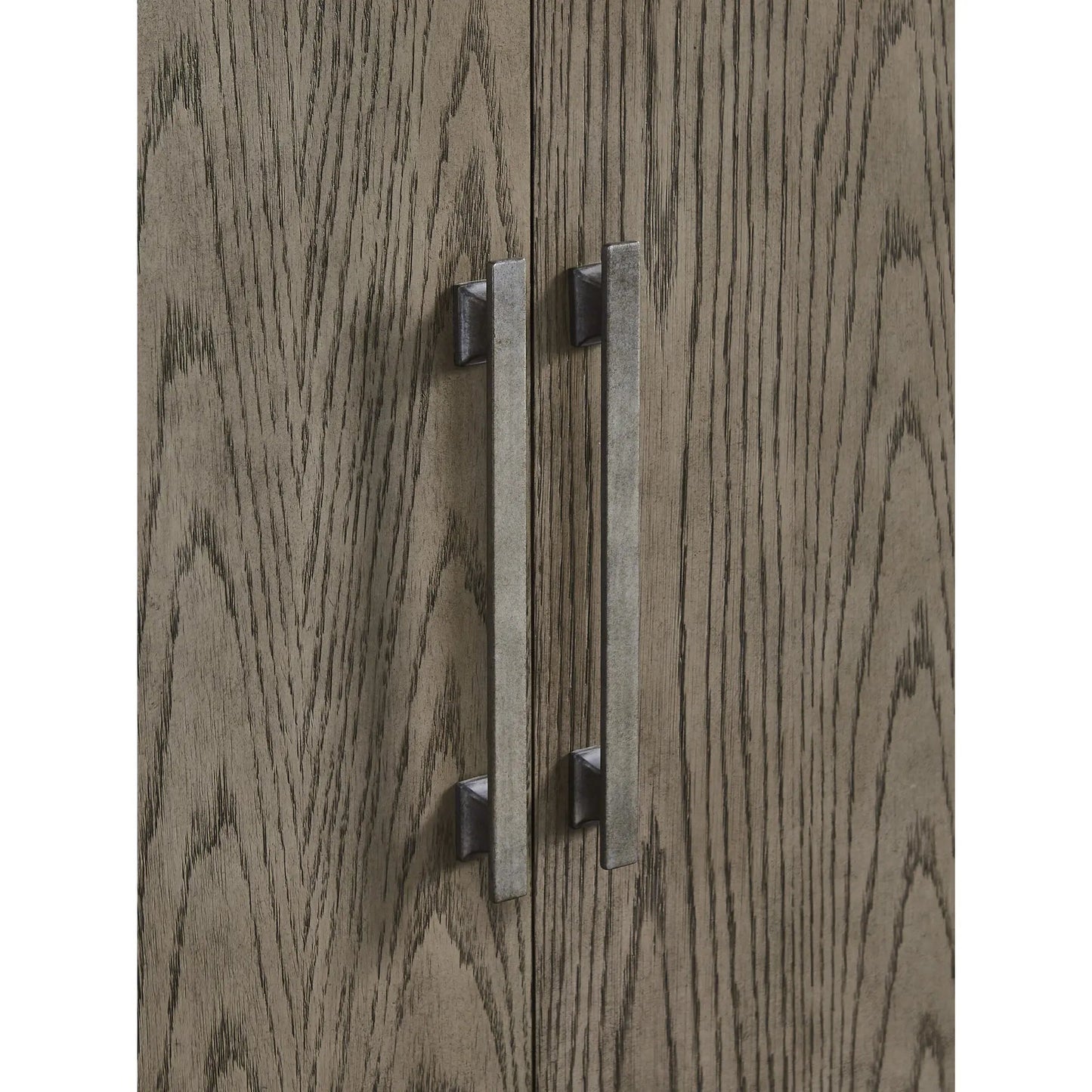 Serveur Ashley Chestner en gris marron